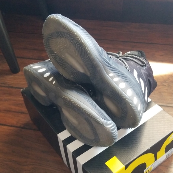 Crazy Explosive Adidas - Picture 3 of 4